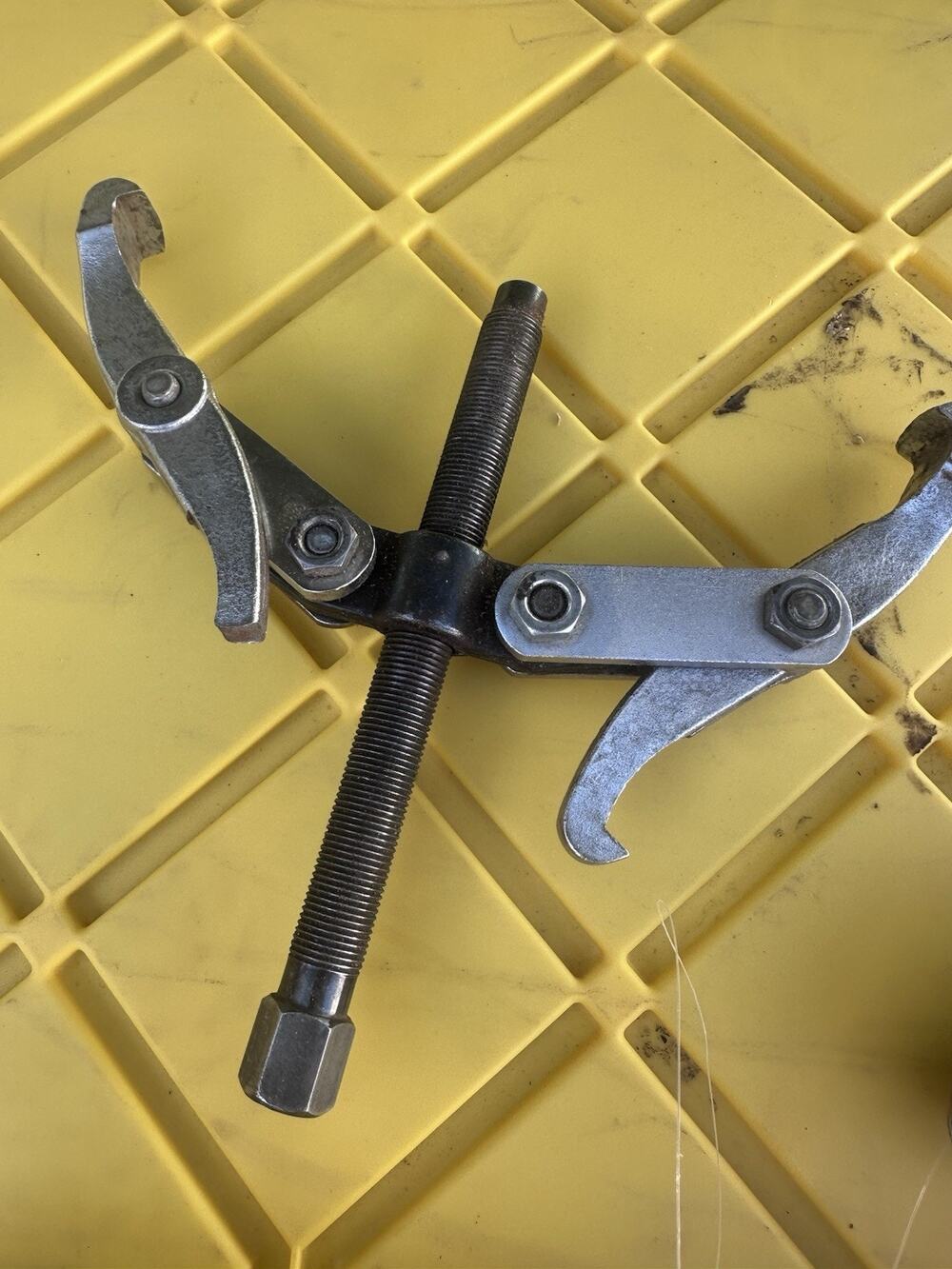 Vintage OTC 1024 Grip-O-Matic 2-Jaw Reversible Gear Puller 5-Ton USA Made
